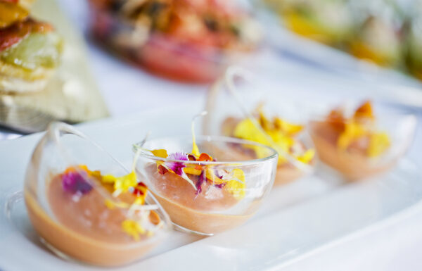 Sorbet de tomate du pays en accompagnement d'une salade de tomates