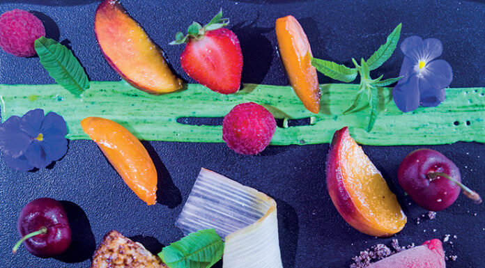 Onctueuse crème verveine, cube de brioche façon pain perdu cueillette de pêches et abricots juste poêlés de Jacques MAZERAND