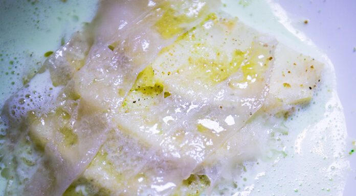 Céleri cuit en croûte de sel lard Paysan et yaourt sarriette de Guillaume Leclere