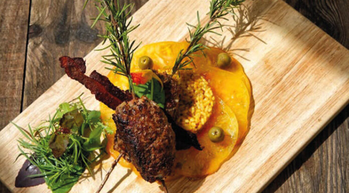 Pinchos de carne, riz Bomba de Guillaume DESPONT