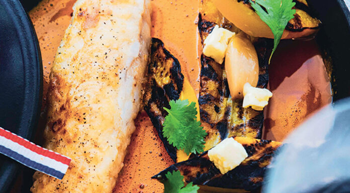 Lotte rôtie jus de carotte, courgette grillée, ail confit, pérail de Charles FONTÈS Lotte rôtie jus de carotte, courgette grillée, ail confit