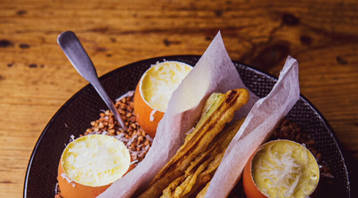 Œuf mousseux au parmesan et Cébettes en tempura comme une mouillette de Guillaume LECLERE