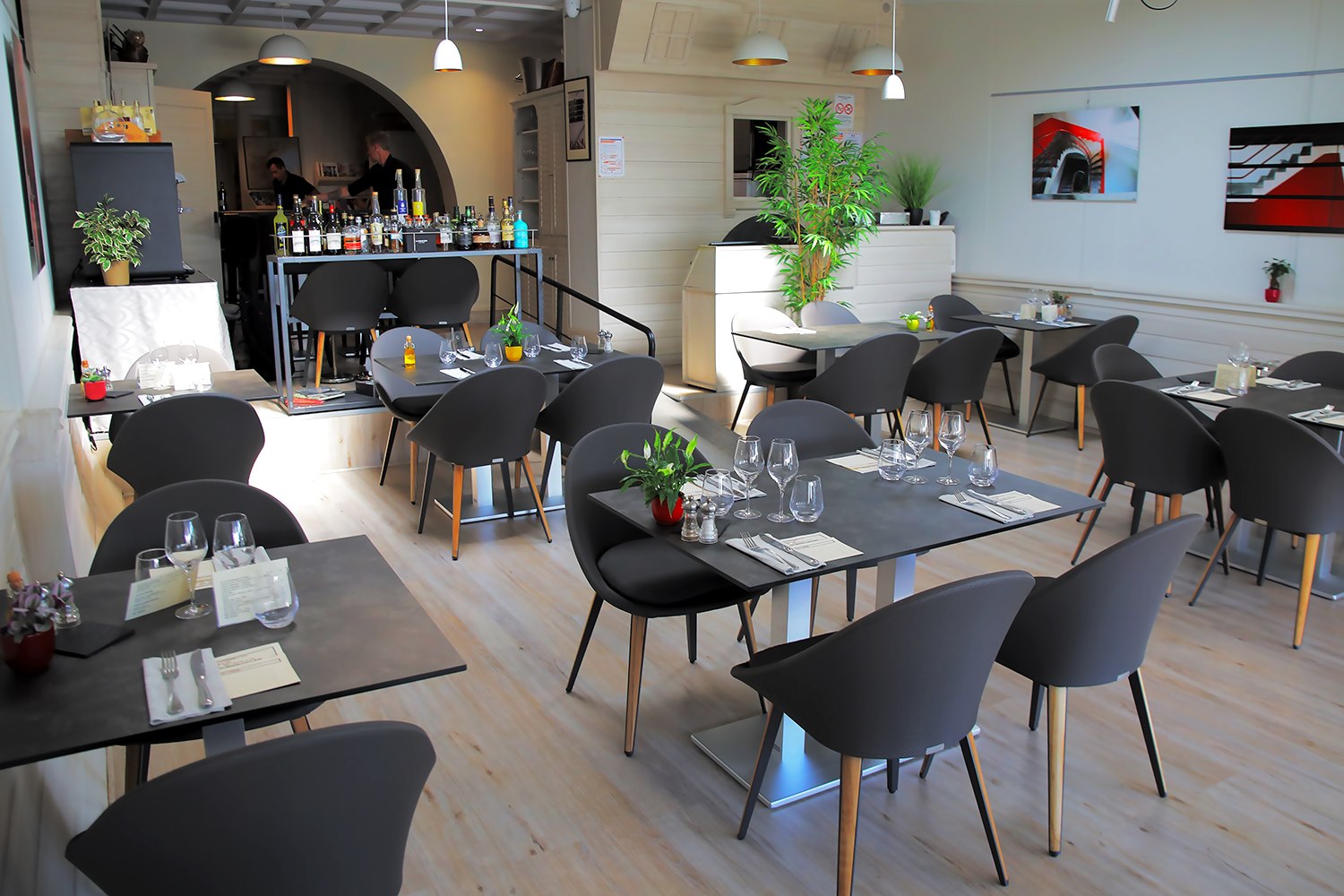 Salle du restaurant "Le Saint Georges" à Palavas-les-Flots dont le Chef est Paul COURTAUX.