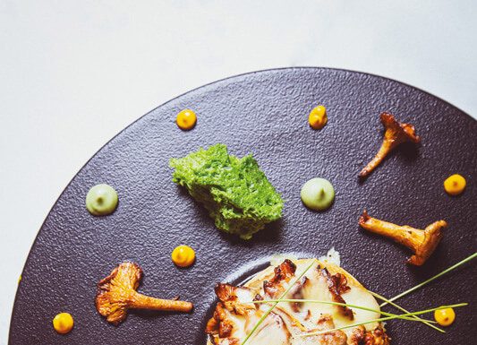 Sur une fine tarte, fricassée de champignons du moment nappée de tomme fraîche fondante BY Jacques MAZERAND