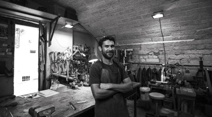 Boris ABARCA, Un coutelier affûté Boris ABARCA, Un coutelier affûté