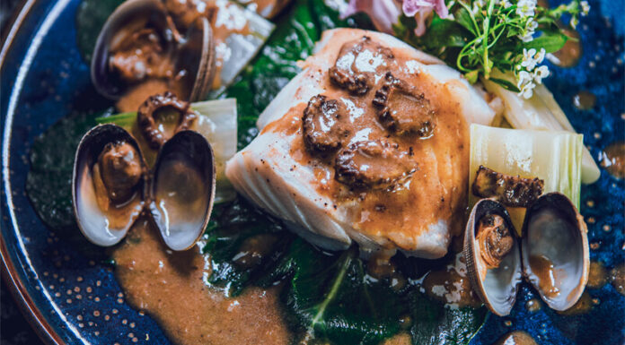 Dos de cabillaud, asperges blanches et morilles, jeunes blettes, palourdes BY Guillaume DESPONT Chefs d'Oc, magazine épicurien, numéro 26, printemps 2023