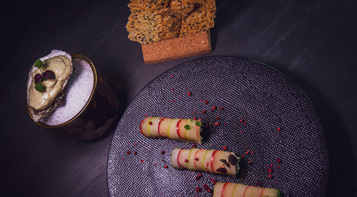 Tartare d’huîtres à la pomme et au curry, By Gérard CABIRON Chefs d'Oc, magazine épicurien, numéro 28, automne 2023