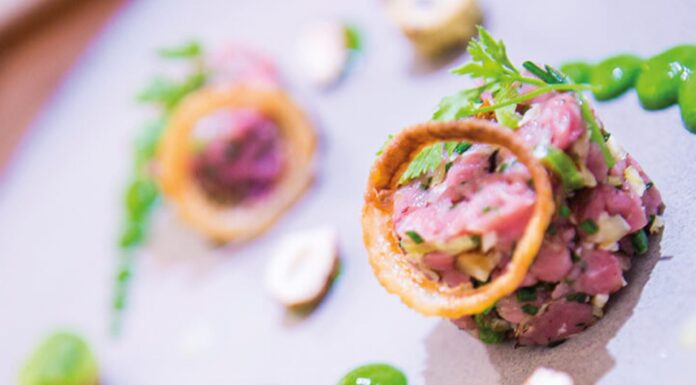 TARTARE DE VEAU huîtres de patrice Breseghello, citron confit et noisettes par Charles Fontès