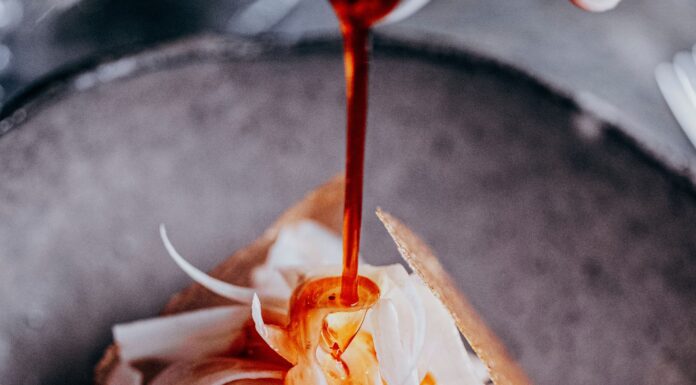 EAU DE FRAISES INFUSÉE aux fleurs de sureau et une cristalline, pour accompagner une salade de ciflorettes et fenouil par Guillaume LECLERE