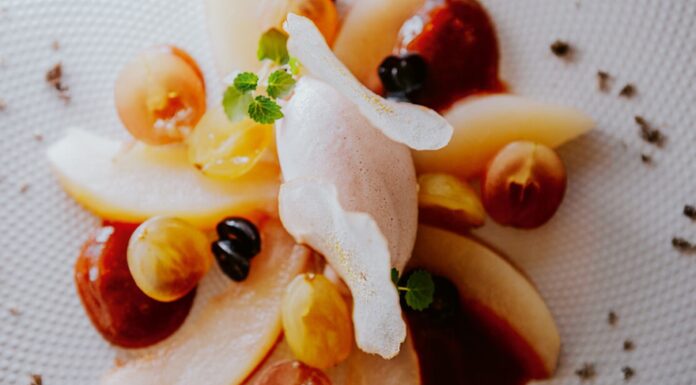 Poire confite, raisiné, Sorbet de raisin Cardinal à la Grisette de Montpellier par Ruddy GOUNEL