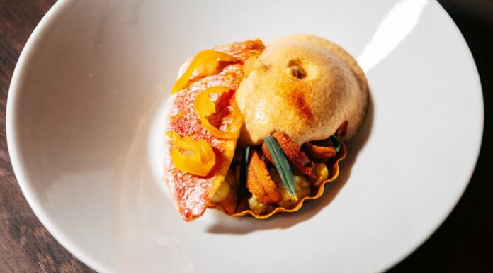 Recette : Tartelette de rouget au kalamantsi, choux-fleur safrané et aïoli de langue d’oursin par Thomas Réa