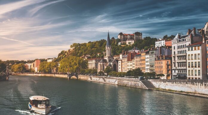 La gastronomie lyonnaise, héritage, traditions et saveurs incontournables