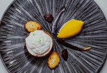 Recette : CROQUANT AGRUMES CRÉMEUX COMBAWA, sablé citron, orangettes et sorbet orange