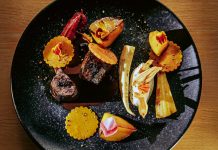 Recette : RÂBLE DE LIÈVRE panais, coing, jus corsé au chocolat 76 % de cacao