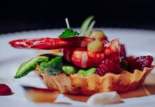 Recette : Fine tarte de Gamberoni, royale de crustacés, purée d’amande et gel citron