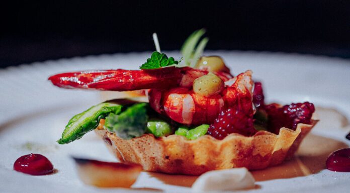 Recette : Fine tarte de Gamberoni, royale de crustacés, purée d’amande et gel citron