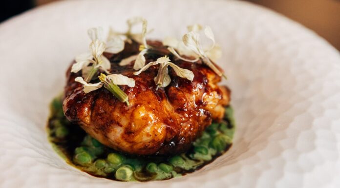 Recette : Ris de veau rôti meunière et laqué au jus, pluriel de petits pois à la sarriette, quelques carottes et jus de viande au parfum de réglisse