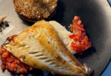 Recette : FILET DE TURBOT RÔTI à l’huile d’olive “Chefs d’Oc” avec gousse d’ail et thym de nos garrigues, oignon doux des Cévennes cuisiné comme une tatin au parmesan et curry